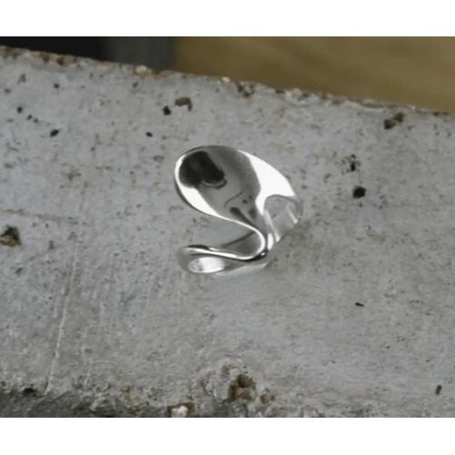 Ring: Waterproof Wavy Shiny COURAGE - Silver Plated - Dansk - Size Large