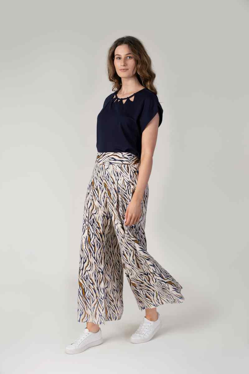 Trousers: Wide Leg Cropped Pattern  - NAVY - Jessica Graaf