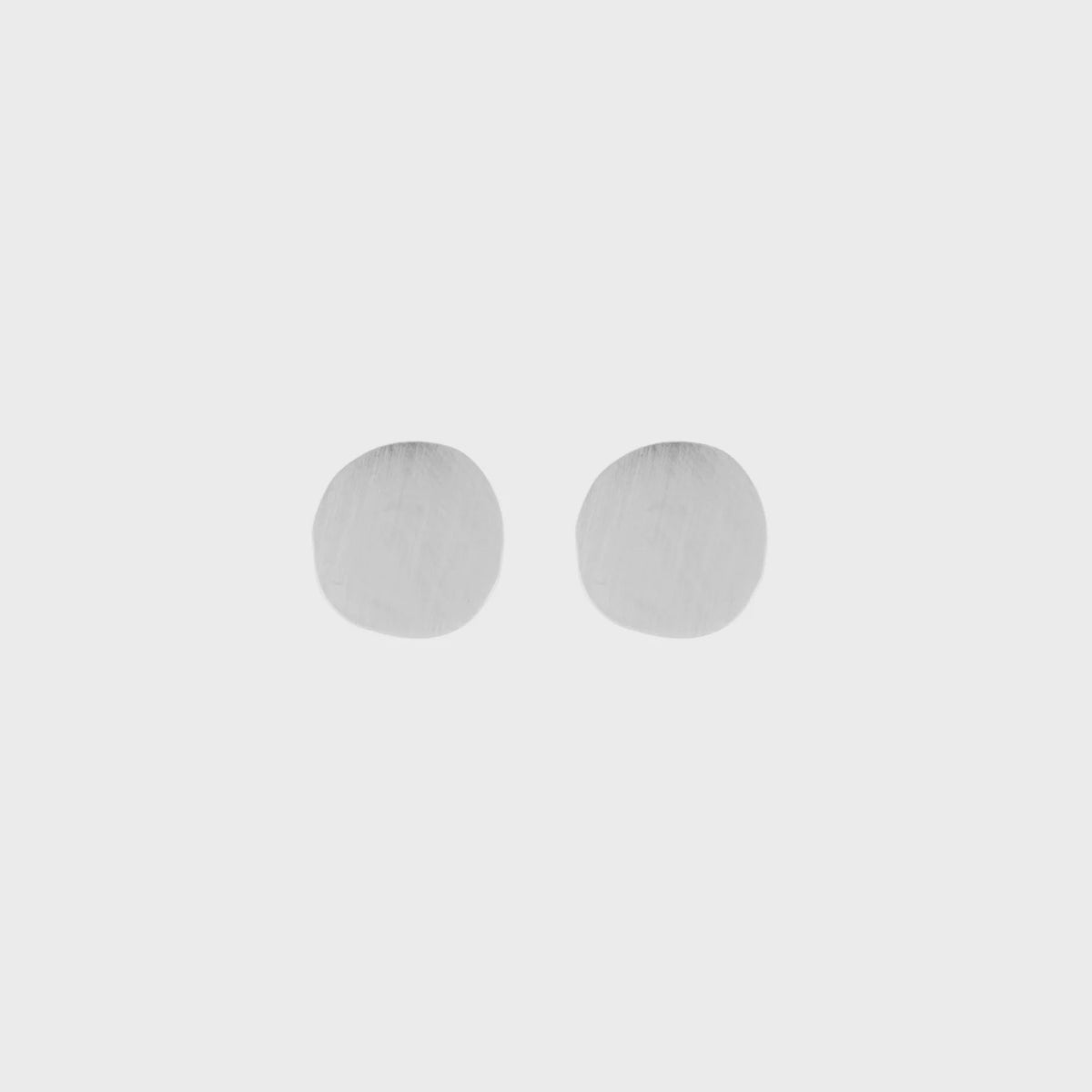 Earrings: Stud Organic Circle Scratched ALAYA - Silver Plated - Dansk