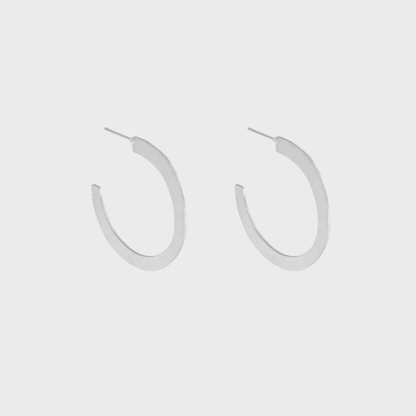 Earrings: Stud Hoop Organic Flat Scratched ALAYA - Silver Plated - Dansk