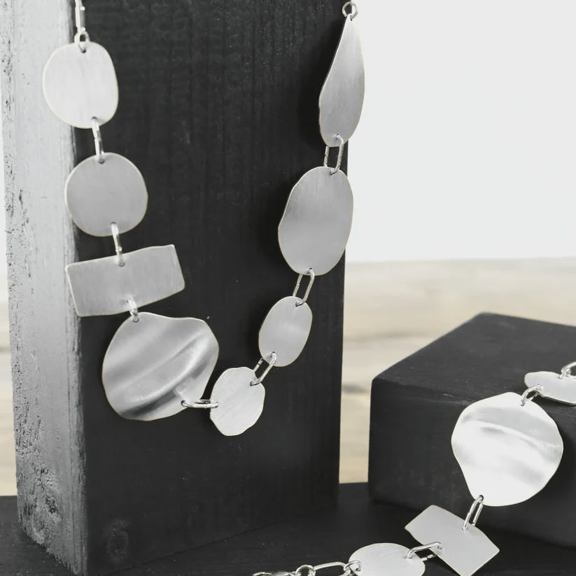 Necklace: Adjustable Chunky Organic Circles ALAYA - Silver Plated - Dansk