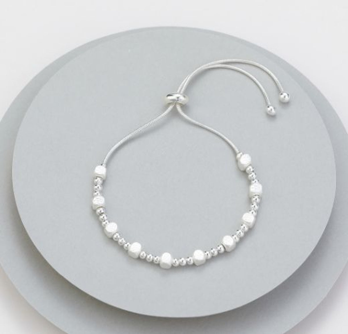 Bracelet: Lariat Large Spaced Cube Small Bead - Silver
