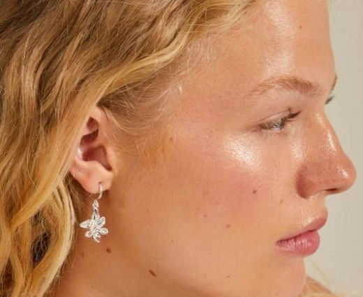 Earrings: Drop Hook Flower RIKO Recycled - Silver-Plated - Pilgrim