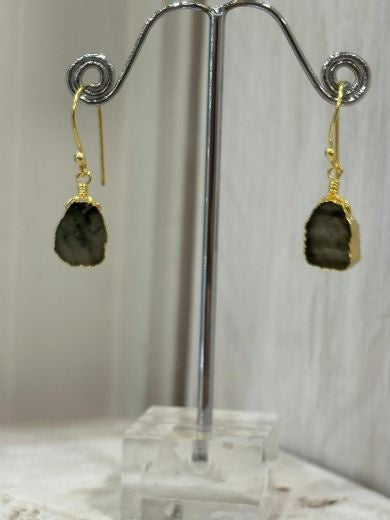 Earrings: Drop Hook Rough Cut Stone - Green - Gold Plated - Antique Rose