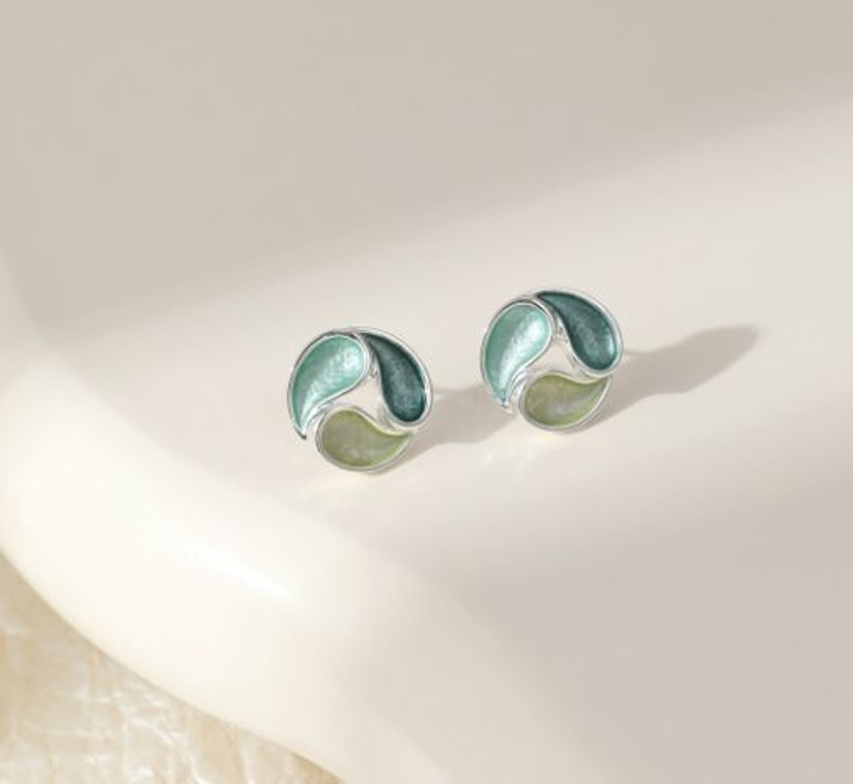 Earrings: Stud Twisted Circles Open - Silver & Greens