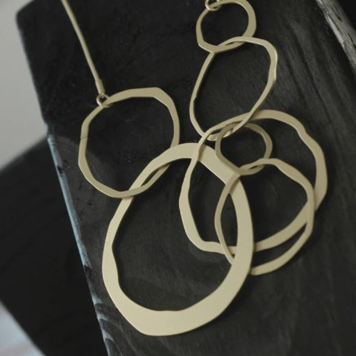Necklace: Adjustable Chunky Organic Open Circles ALAYA - Gold Plated - Dansk