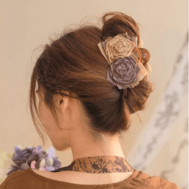CLAW CLIP FLOWER TAUPE