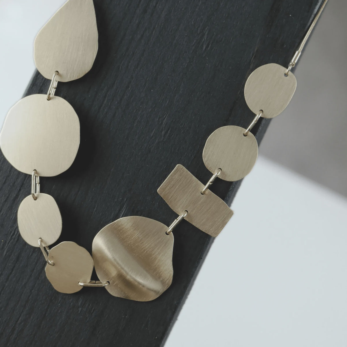 Necklace: Adjustable Chunky Organic Circles Matt Scratched Alaya  - Gold Plated - DANSK