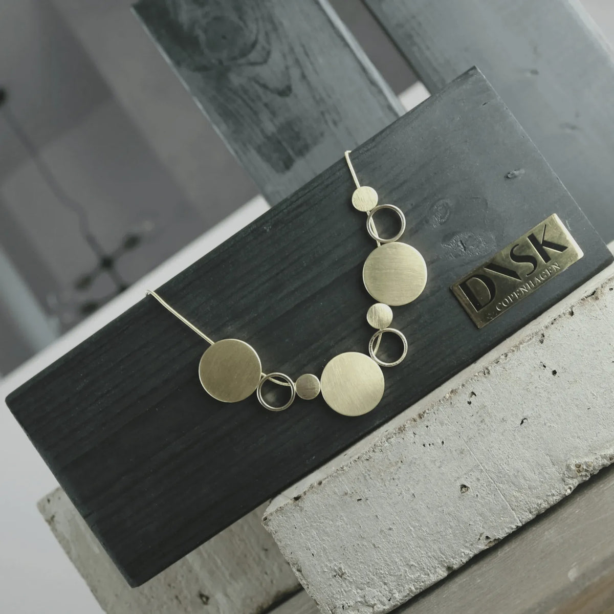 Necklace: Short Multo Size Open Close Circles Matt Scratched Tara   - Gold Plated - DANSK