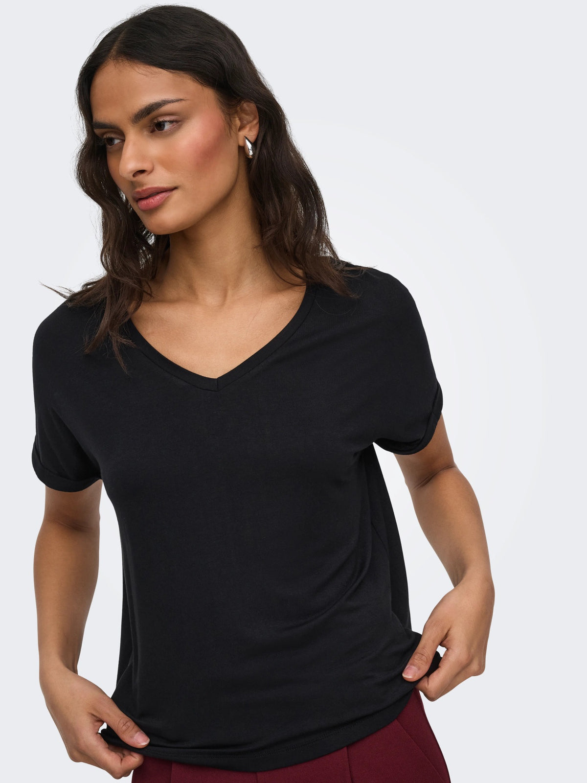 T-Shirt: Viscose V Neck Short Sleeve SISSY  - Black - JDY
