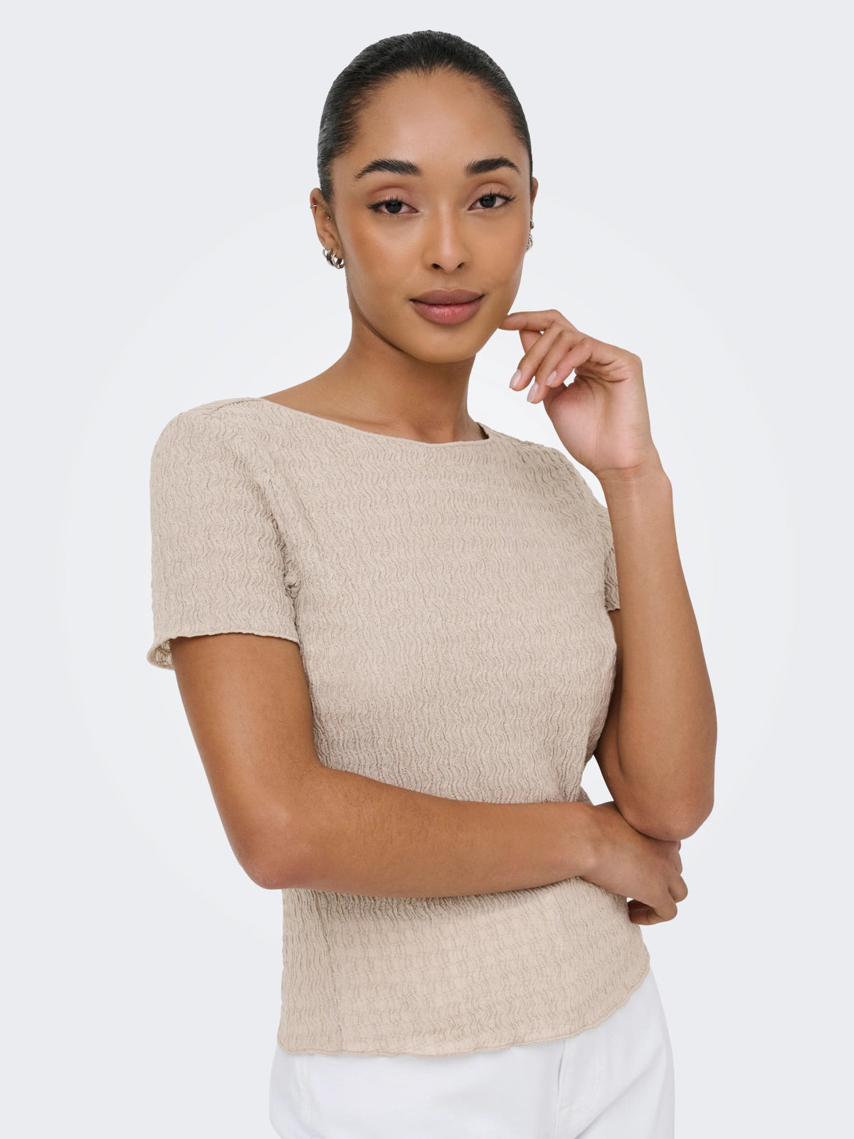 Top: Stretch Crepe Short Sleeve ILSE - Beige - ONLY