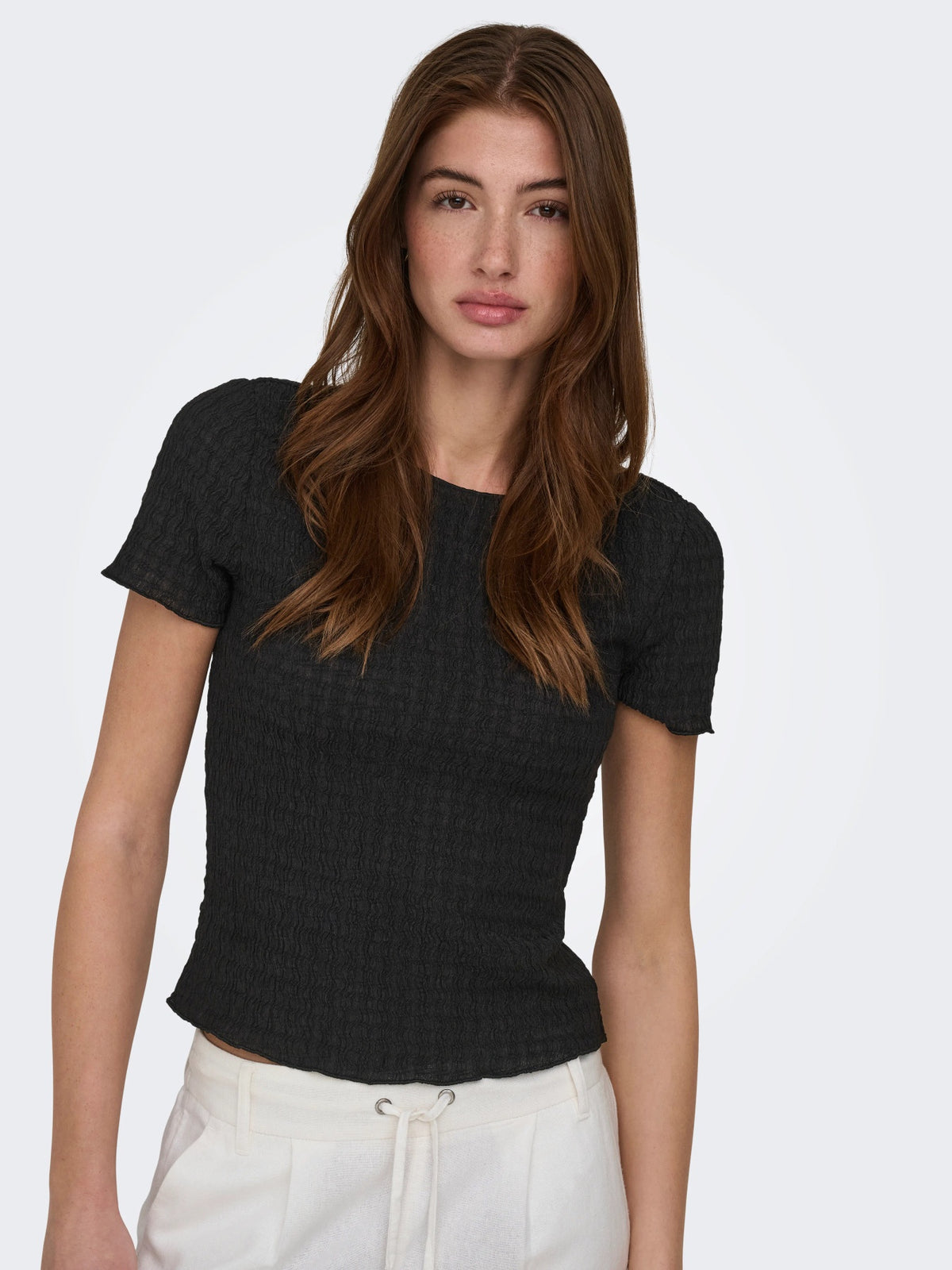 Top: Stretch Crepe Short Sleeve ILSE - Black - ONLY