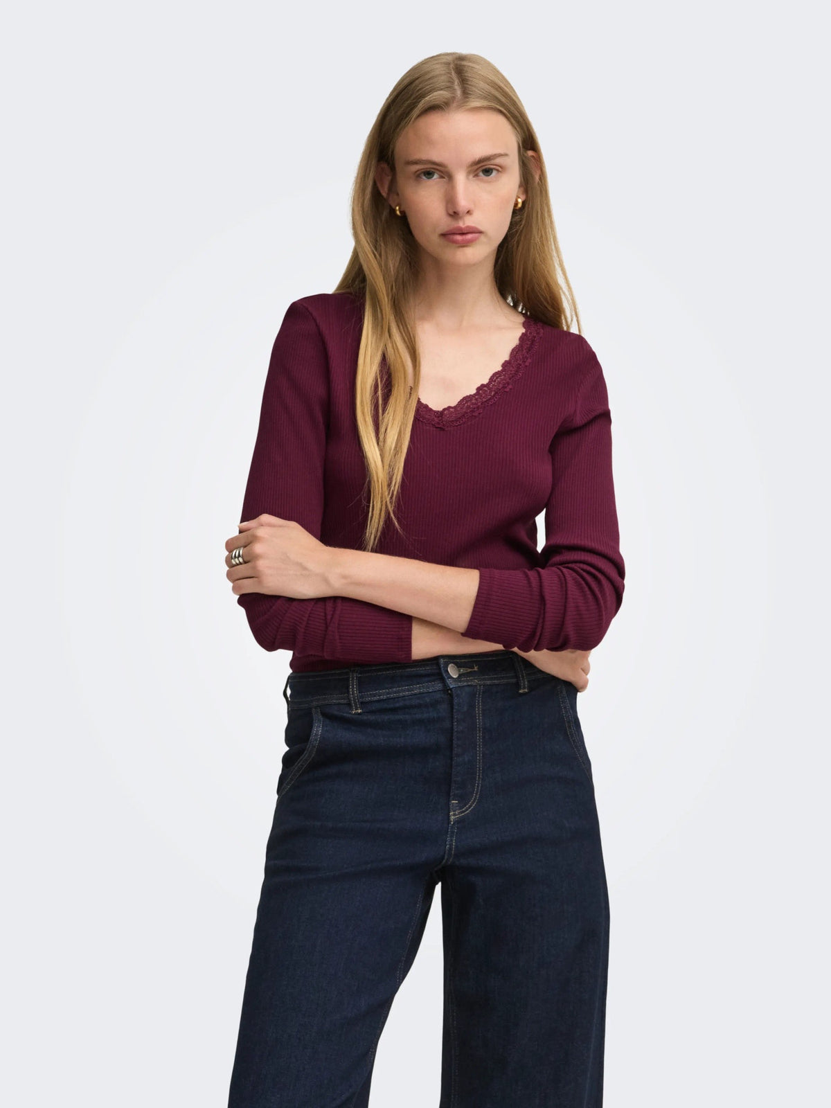 Top: Ribbed Organic Cotton Long Sleeve V Neck Lace SARA - Burgundy - ONLY