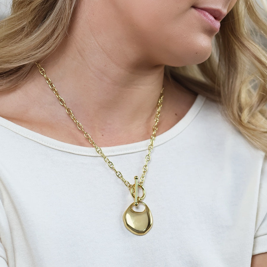 Necklace: Chunky Chain Pendant Oval T Bar Closure - Gold Plated - POM