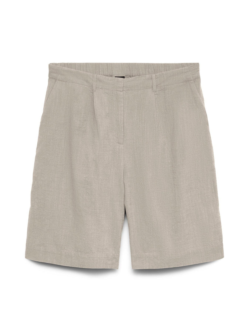 Antique Rose Boutique Vero Moda CAIA beige tailored Bermuda shorts in a breathable cotton and linen blend.