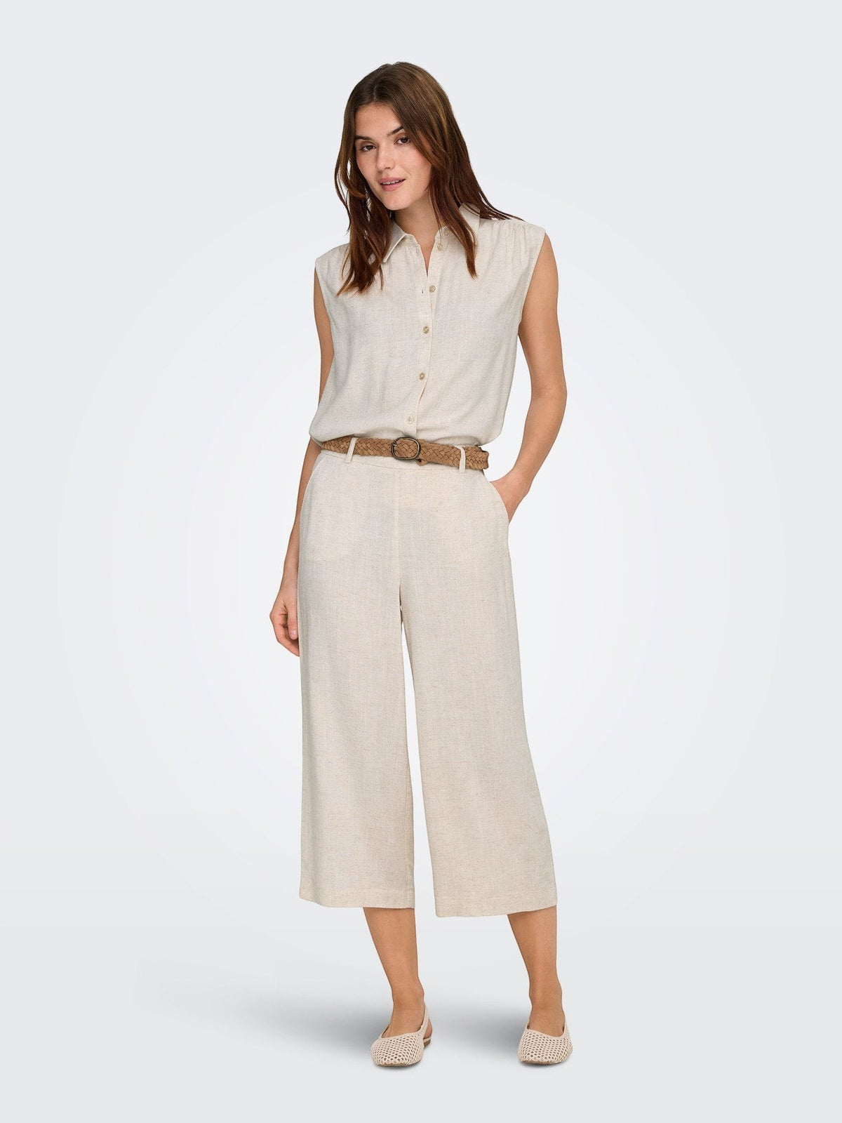 Antique Rose Boutique cream linen mix culotte trousers with belt loops and cropped fit worn by a woman