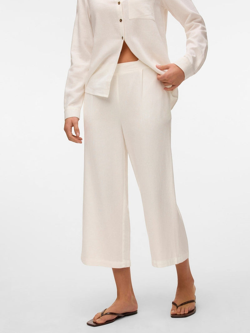 Antique Rose Boutique white linen mix culotte trousers with a high elasticated waist and wide leg calf length fit.