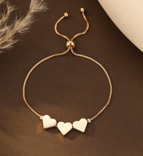 Bracelet: Pulling Chain With 3 Hearts - Gold - Gracee