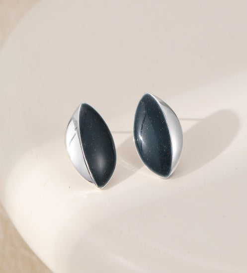Earrings: Stud Almond Shaped - Silver & Black - Antique Rose